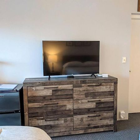 לקוניה Cute Lower Level Cedar Lodge Room With Balcony & Lake Views! מראה חיצוני תמונה
