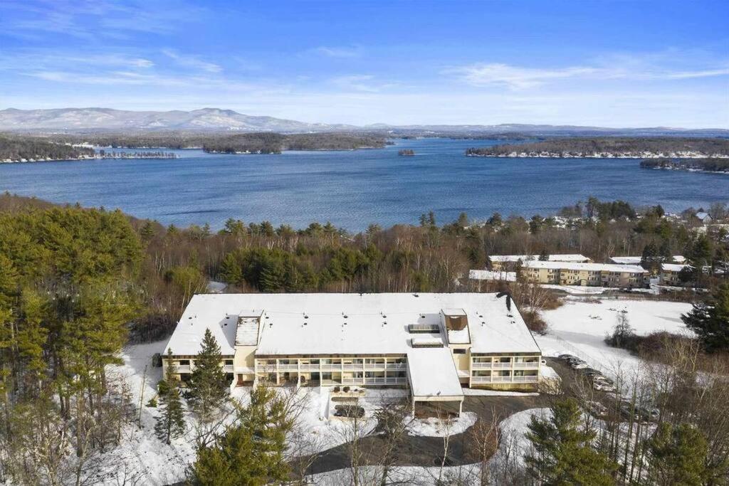 לקוניה Cute Lower Level Cedar Lodge Room With Balcony & Lake Views! מראה חיצוני תמונה