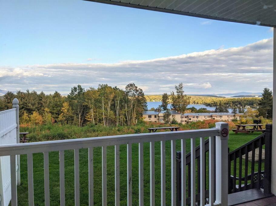 לקוניה Cute Lower Level Cedar Lodge Room With Balcony & Lake Views! מראה חיצוני תמונה